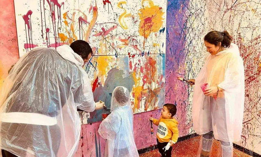 Sesión de pintura "Salpicarte"para 1 o 2 personas junto a Atocha con técnicas libres, música y creación para llevar - Primary Image