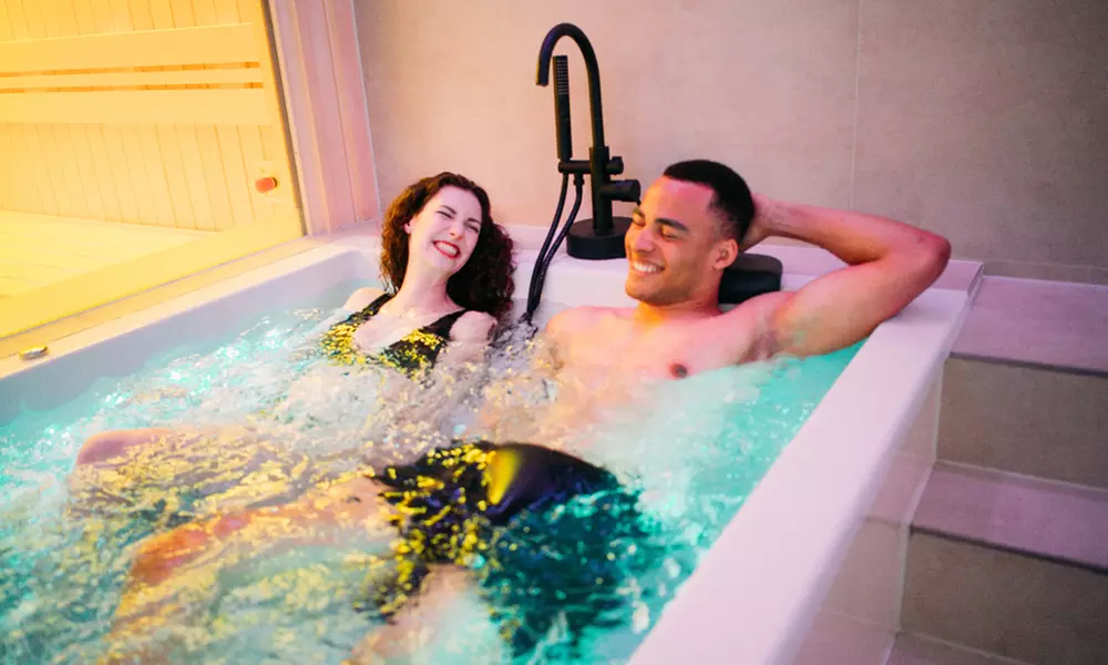 Luxus-Wellness am Phoenixsee: Privat-Spa inkl. Whirlpool und Terrasse