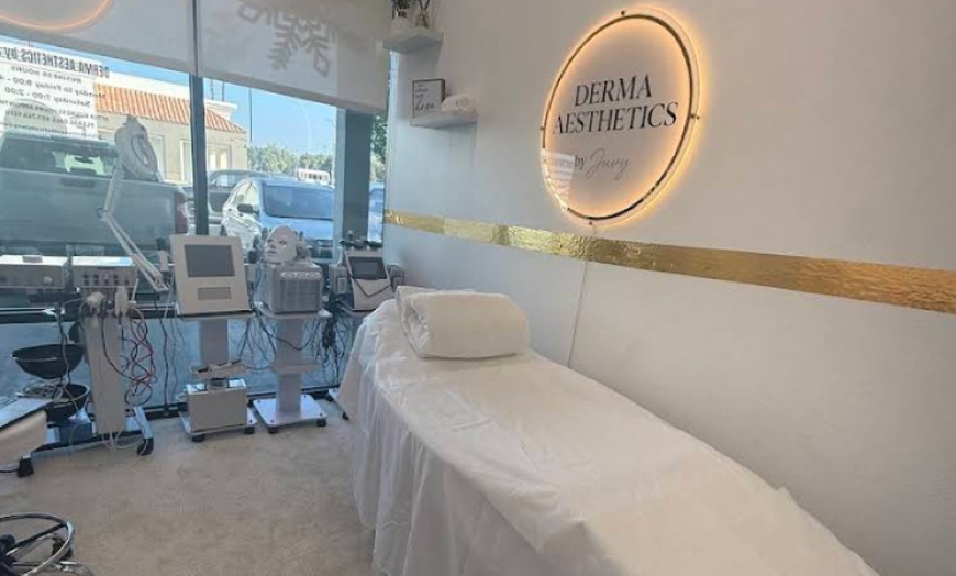 Image 2: One, Two or Three 60-Minute Signature Facials with Chemical Peels