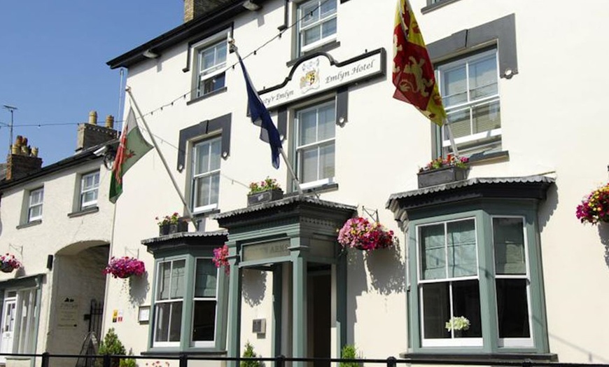 Image 4: Boutique Hotel in West Wales