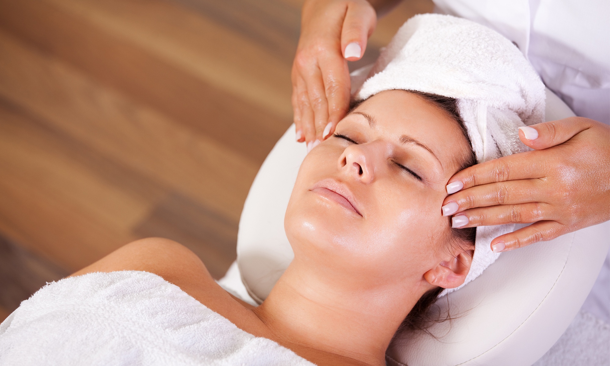 Full set of Nails, Signature, Luxury Facial, or Glow Facial w/ Serum