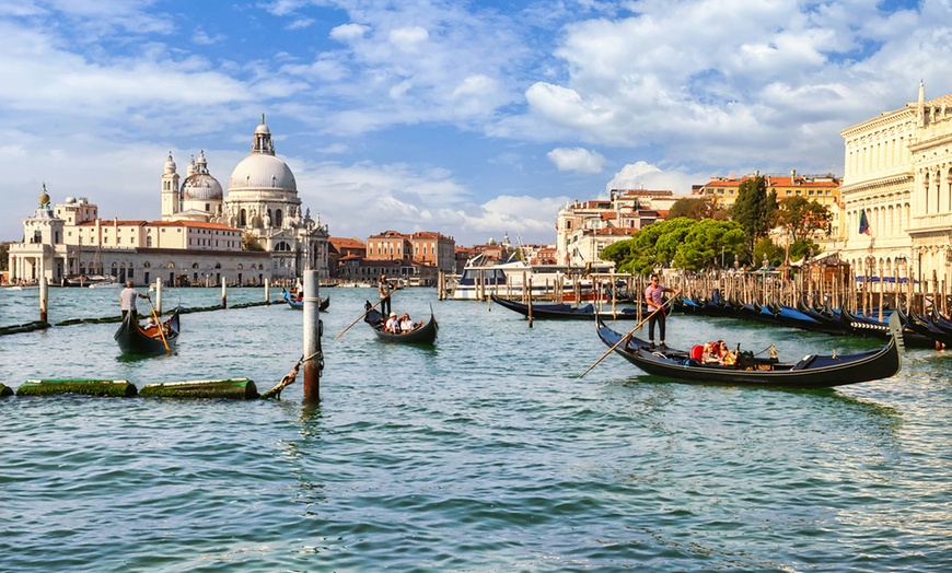 Image 2: ✈ Venice: Relax Up to 4 Nights with Return Flights 