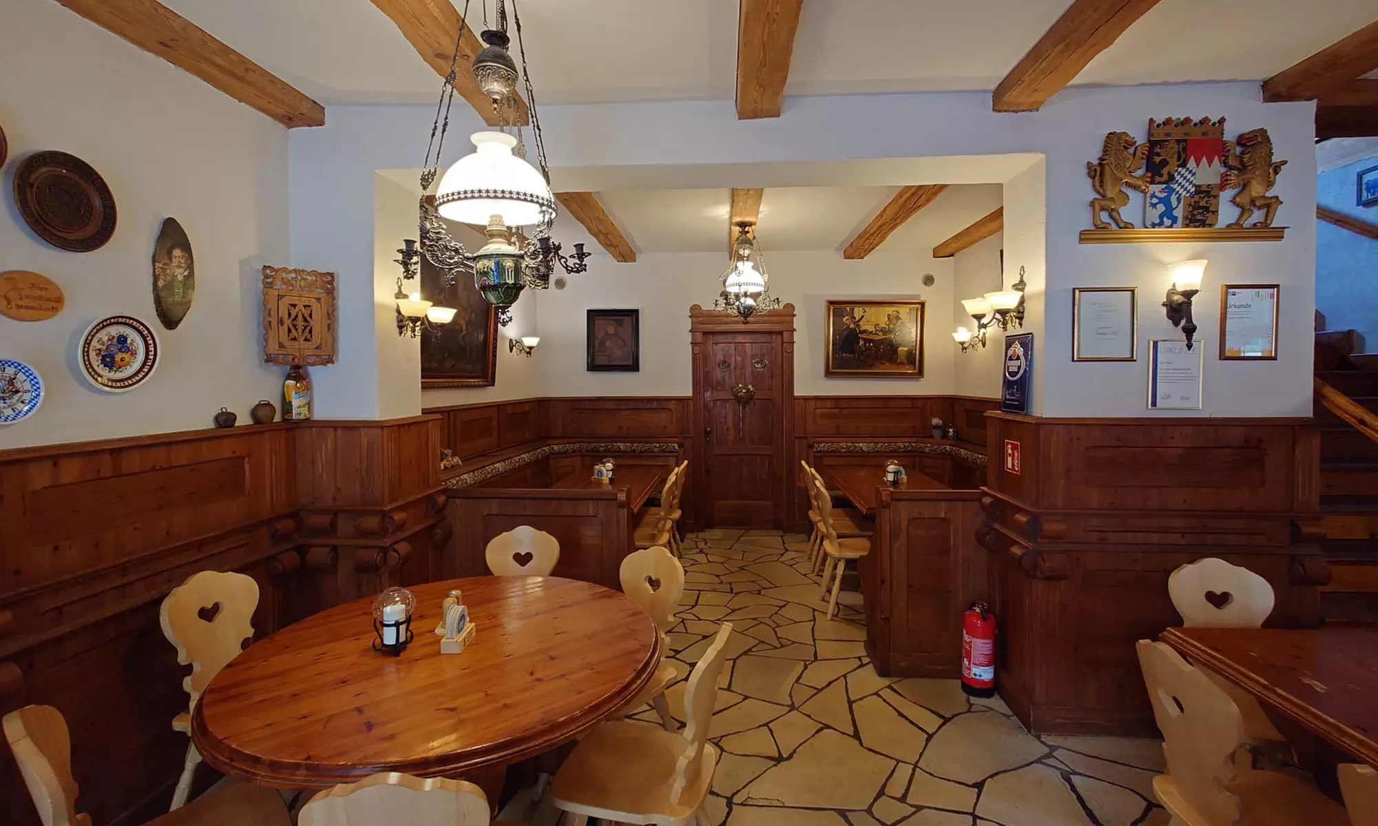 Knusprige bayerische Schweinehaxe inkl. Beilagen für bis zu 4 Personen