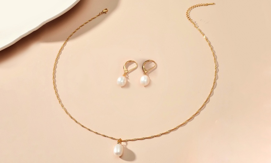 Image 1: Stunning Gold Tone White Freshwater Pearl Set