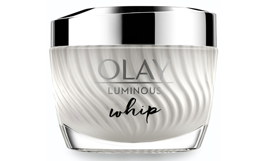 Image 8: Olay Three-Piece Gift Set