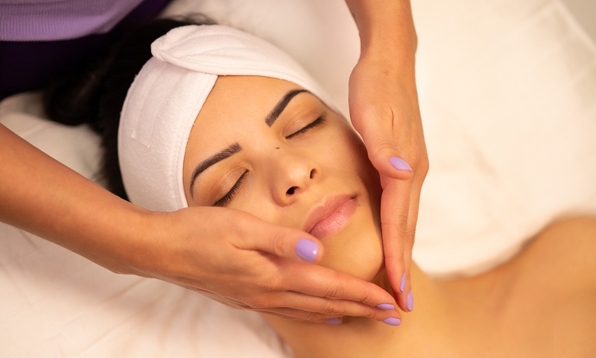 Image 5: Ultimate Relaxation: Tailored 30, 45, or 60-Minute Massages for 1 or 2