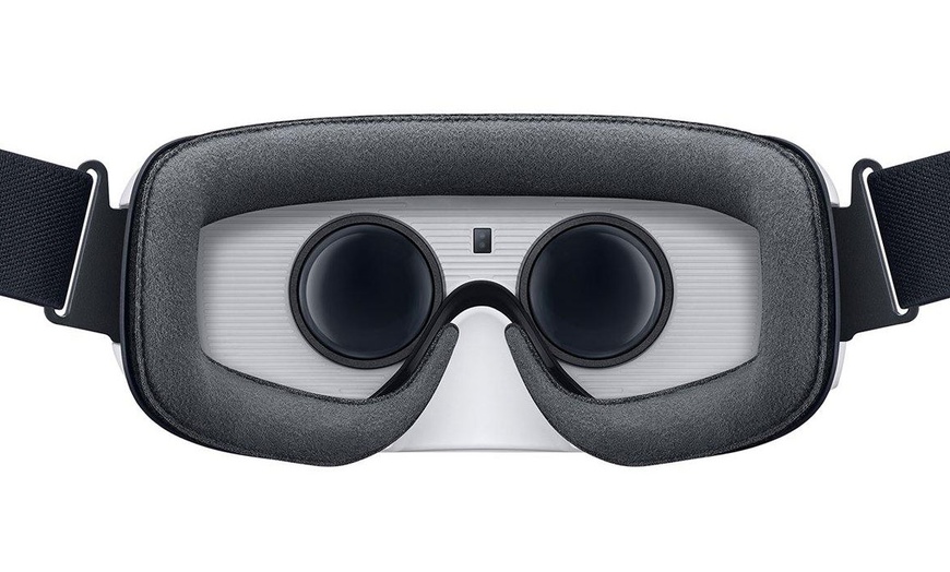 Image 4: Samsung Virtual Reality Headset