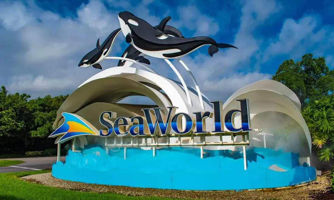 One or Two Park Pass with AbuDhabi Tour at Royal Smart Tourism!