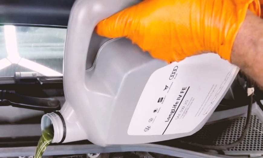 Image 7: Сambio de aceite Castrol Sintético 5W30 y de hasta 4 filtros Mann