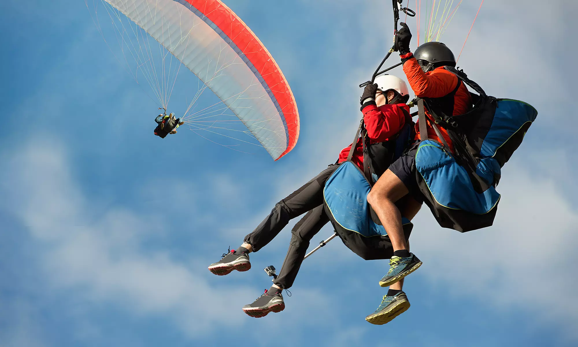 Descubre la libertad del cielo con Parapente Airean con opciones para una o dos personas en Cádiz - Primary Image