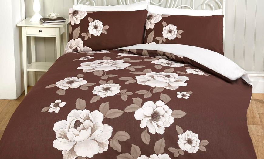 Image 4: £10 Duvet Sets