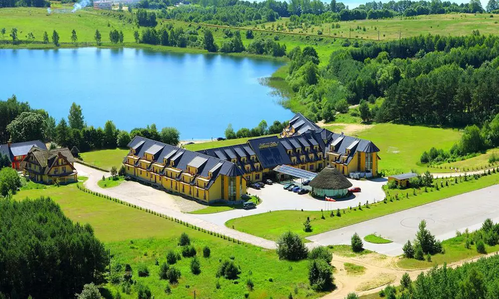 Mazury, Olsztyn: pokój dla 2 osób z wyżywieniem i atrakcjami w Hotelu Manor - Primary Image