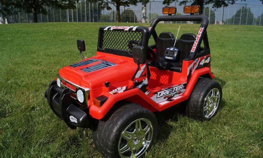 Image 3: Two-Seater 4x4 Truck Jeep