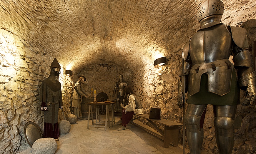 Image 2: Visite du Château de Castelnou