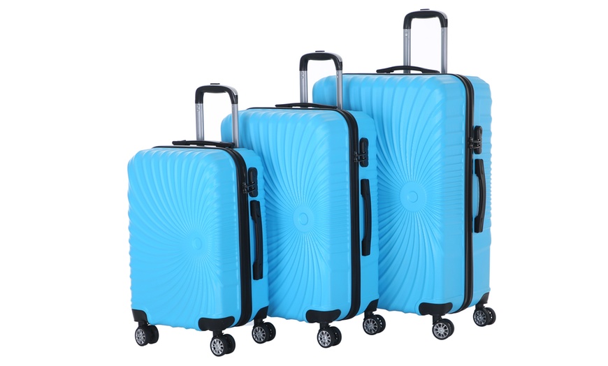 Image 35: Three-Piece Luggage Set