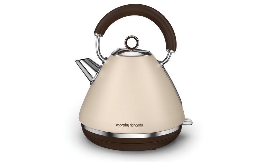 Image 4: Morphy Richards Kettle & Toaster