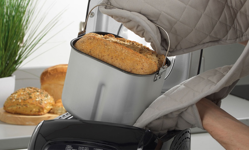 Image 2: Salter 600W Digital Bread Maker