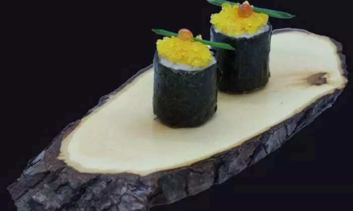 Saborea la gastronomía japonesa con un menú de sushi para 2 o 4