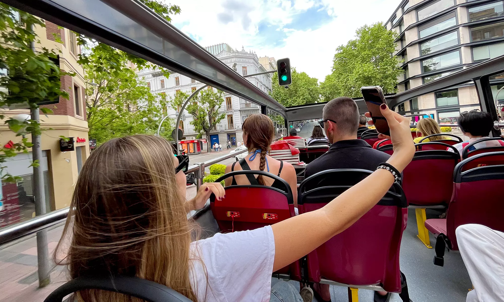 Recorre Madrid a tu ritmo: tour en autobús y a pie incluido