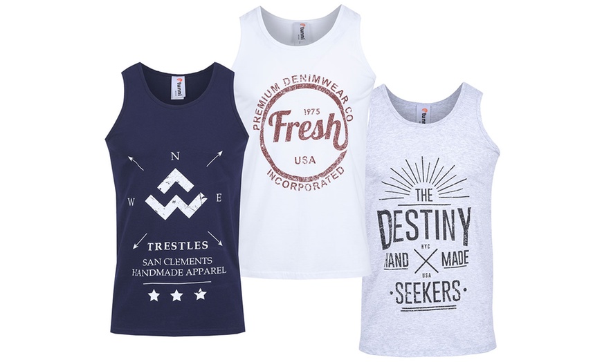 Image 3: Three-Pack of Men's Printed Vests