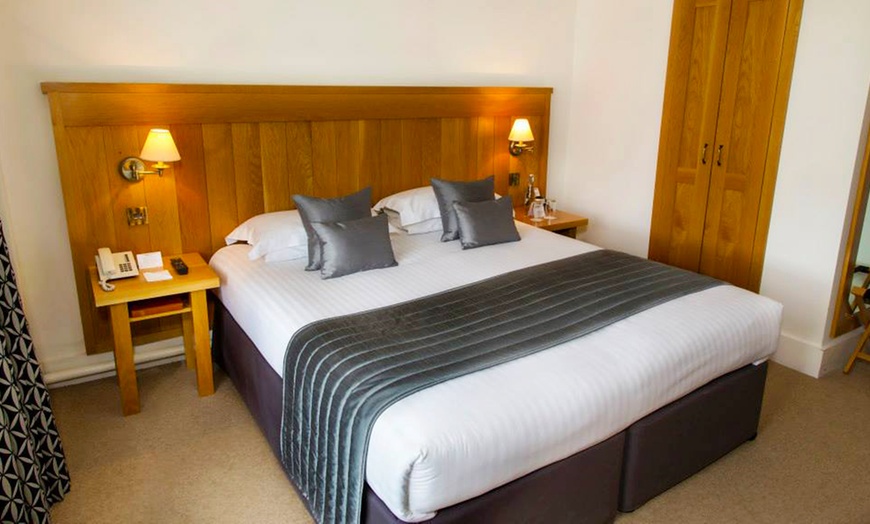 Image 2: Hertfordshire: 1- or 2-Night 4* Stay with Breakfast