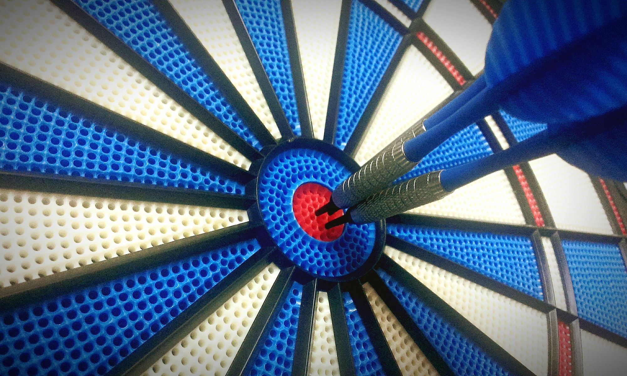 Godzina gry w darta, bilard lub piłkarzyki z opcjonalnymi dodatkami