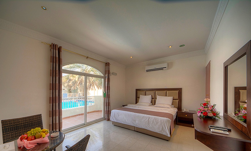 Image 3: Umm Al Quwain Villa Stay