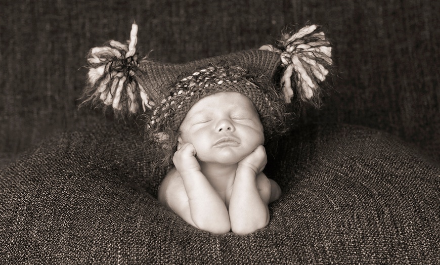 Image 2: Newborn Baby Photoshoot