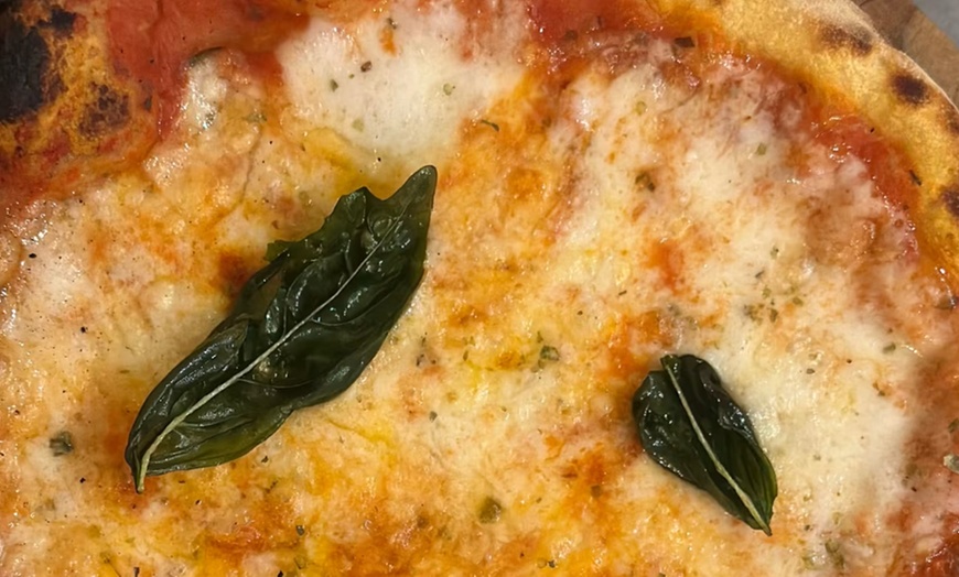 Image 13: Menú italiano para 2 con opción prémium con botella de vino y postre