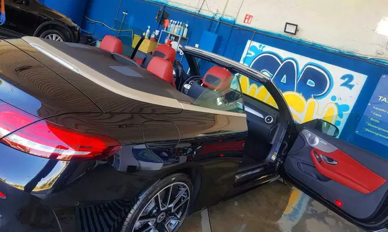 Lavado interior y exterior de coche a mano con opción a ozono y limpieza de tapicería y de motor en Car Wash Alcorcón - Primary Image