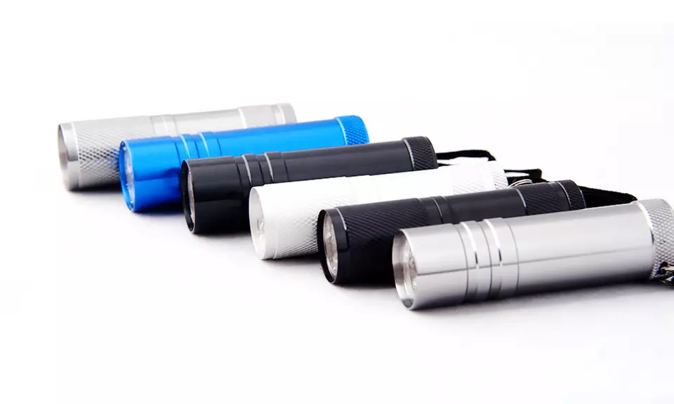 6-Pack 9 LED flashlight with 18 AAA batteries - Second Medium