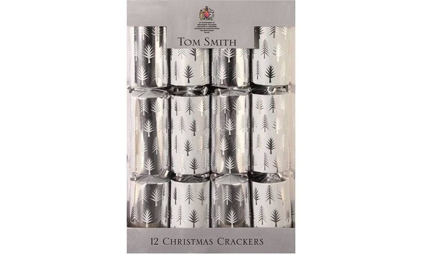 Image 4: Tom Smith Christmas Crackers