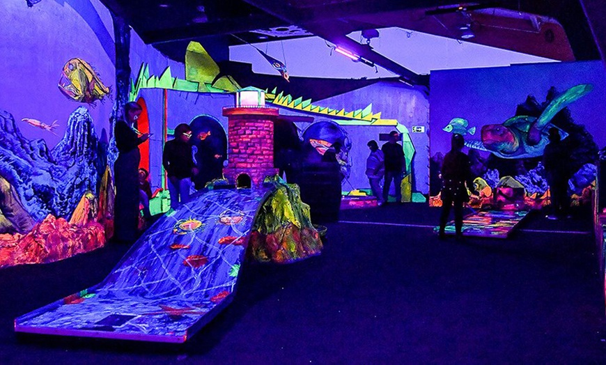 Image 1: Eintritt für "3D Neon Minigolf" in Gersthofen für 2 oder 4 Personen