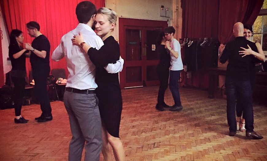 Image 2: Three Beginners' Tango Classes