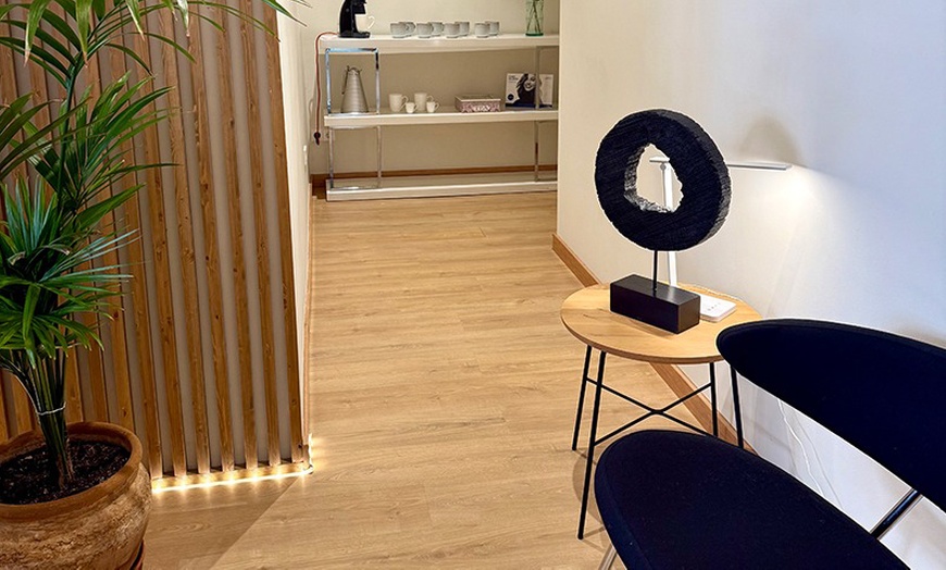 Image 4: Tratamiento facial con peeling químico y mascarilla hidratante para 1