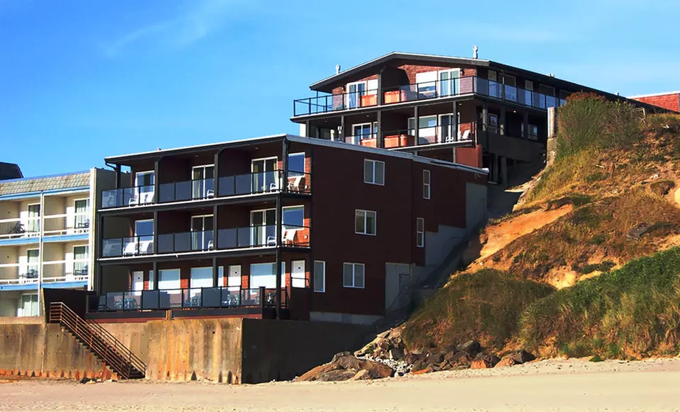 3-Night Stay at Beachfront Manor Hotel in Coastal Oregon - Primary Image