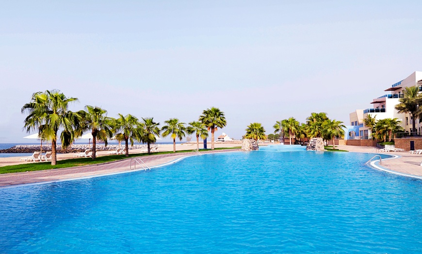 Image 7: 5* Fujairah Private Beach Package