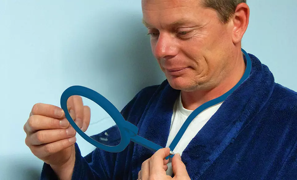 Men's Around-the-Neck Mirror - Second Medium