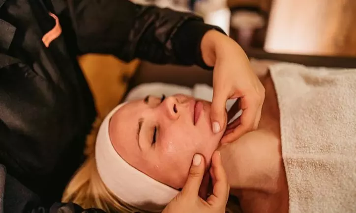 Bindweefsel gezichtsmassage R'dam