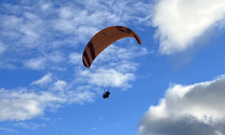 Image 1: Vuelo en parapente con Parapente Factory