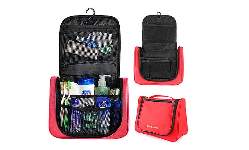 Image 6: Waterproof toiletry bags