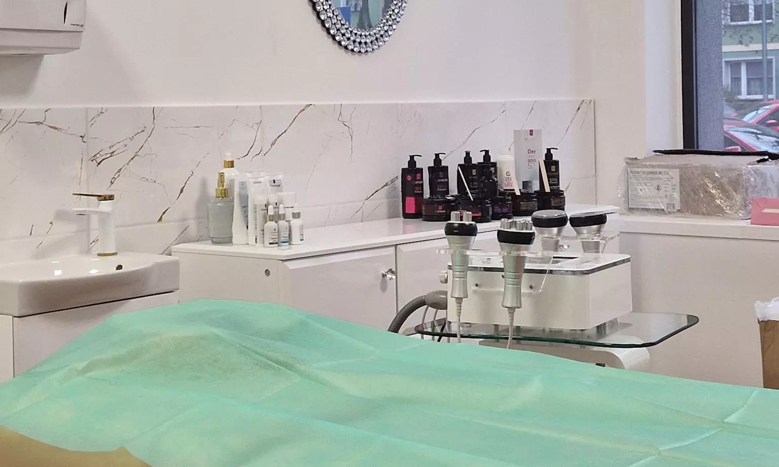 Wyszczuplająca kriolipoliza na wybraną partię: 1-3 przyłożenia głowicy