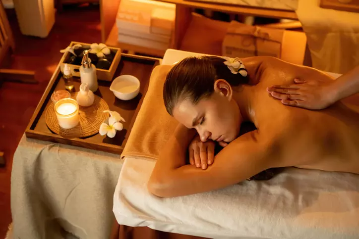 90-Min Pampering: Massage, Reflexology & Aromatherapy in Midtown NYC
