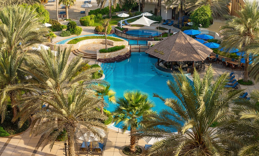 Image 2: 5* Sheraton Abu Dhabi Hotel & Resort