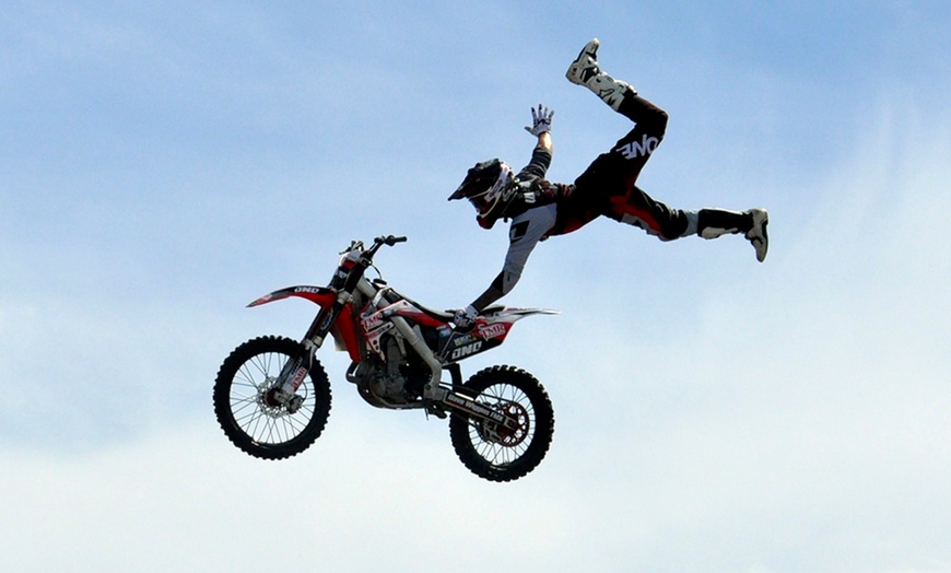 Image 3: Extreme Stunt Show £8