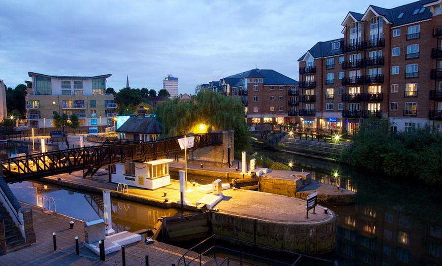 Image 7: Experience the Charm of an Afternoon Tea with Scenic Canal Views!