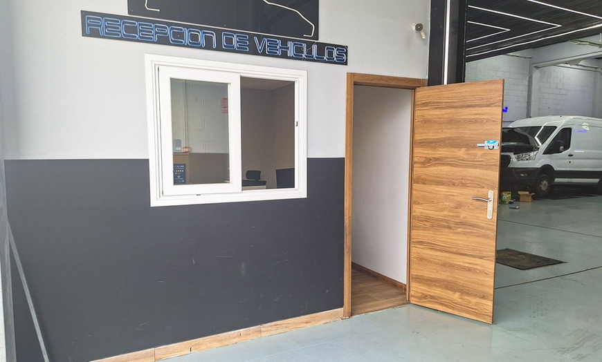 Image 3: Cambio de aceite y filtros a elegir con revisión pre-ITV de 30 puntos