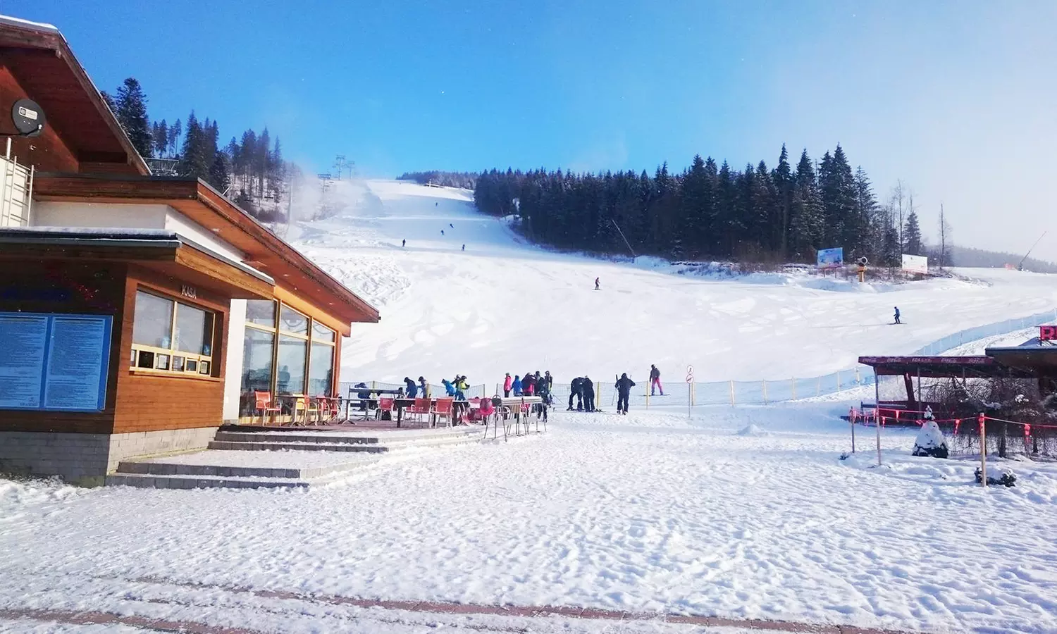 Relaks w sercu gór: karnety na stok narciarski na Słowacji