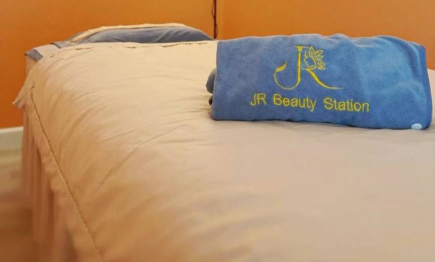 Image 3: Up to 60% Off on Spa / Salon Beauty Treatments at JR Beauty Station