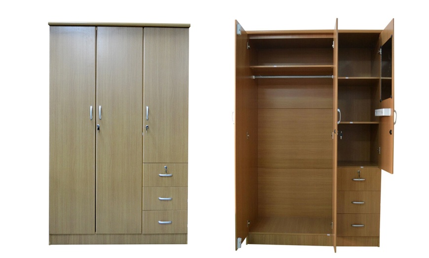 Image 6: Classic-Design Wardrobe